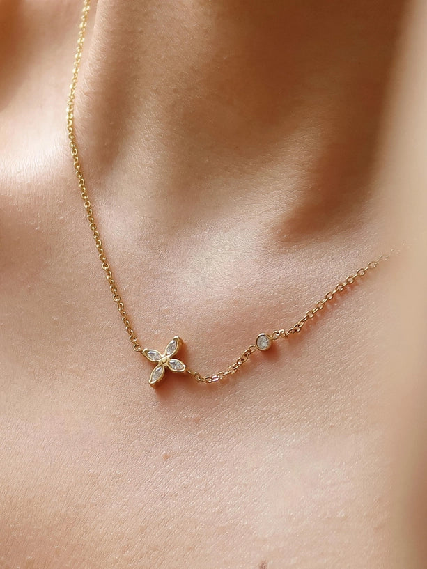 Clyra 18K Gold Non-Tarnish Dainty Flower Pendant Necklace