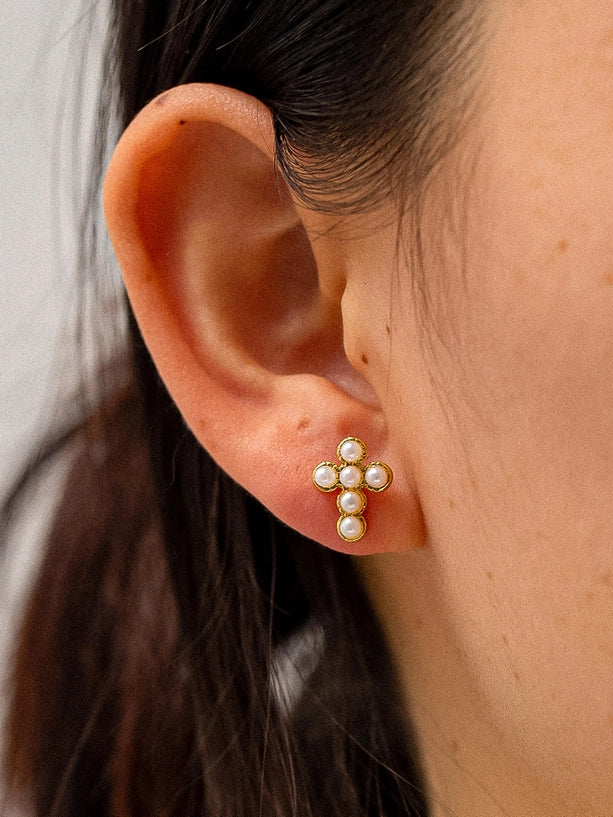 18K Non-Tarnish Pearl Cross Stud