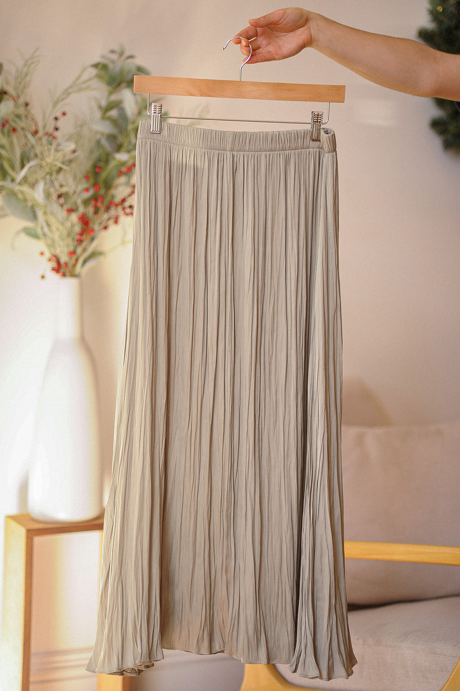 NWT Zara Green Pleated Skirt