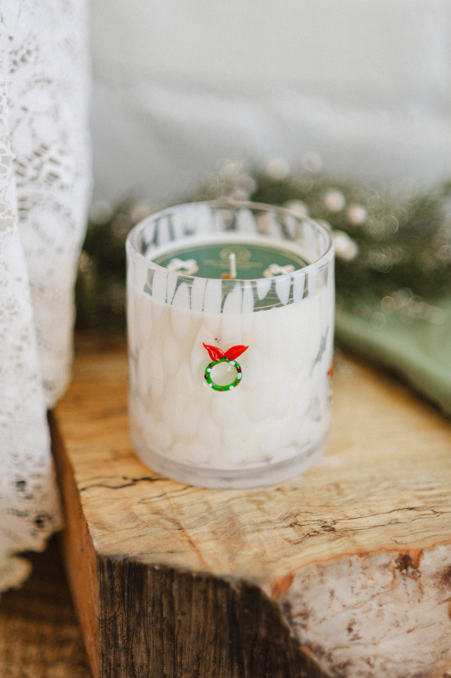Mistletoe Wreath Holiday Confetti Icon Candle
